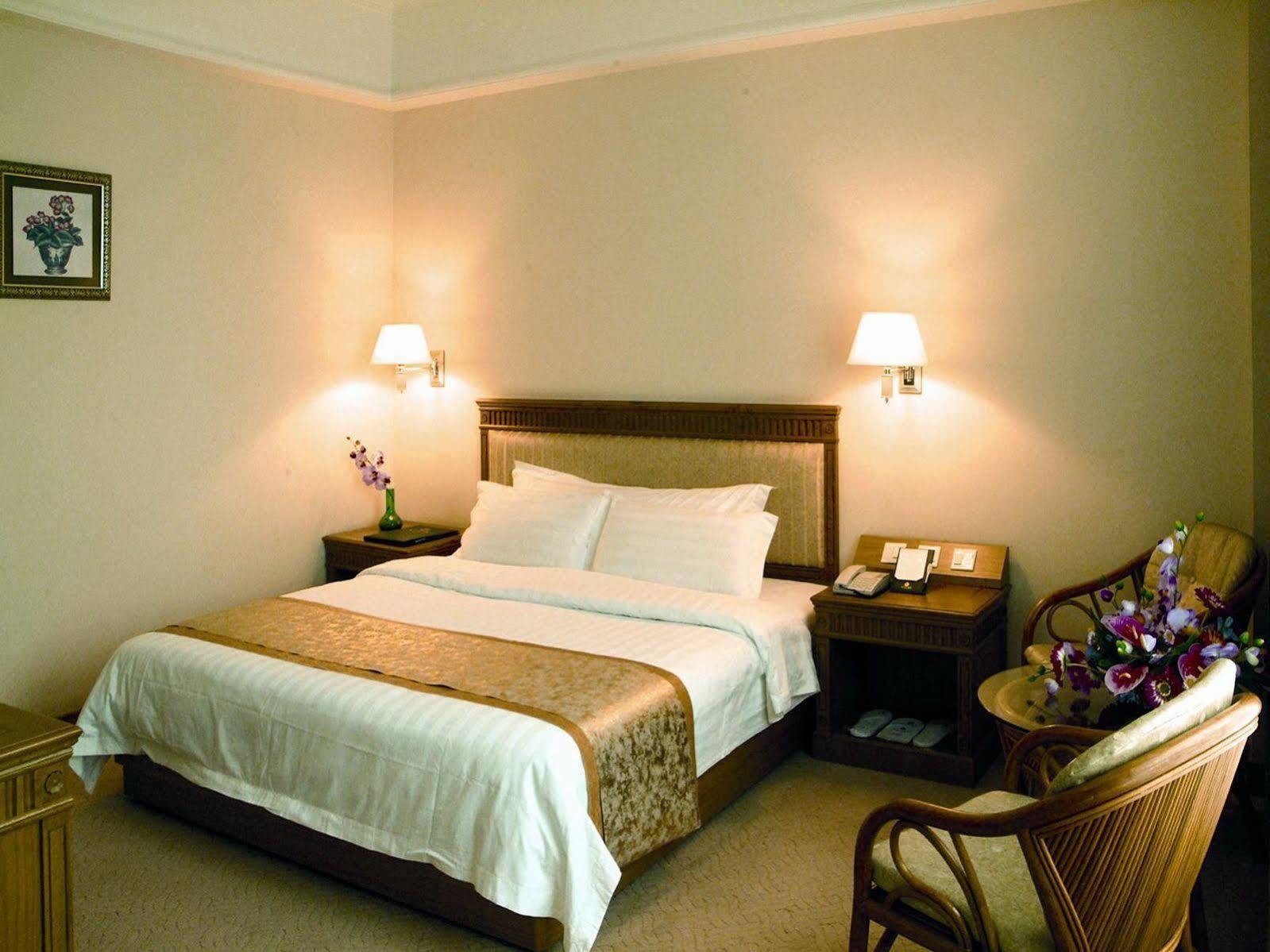 Guangzhou Nanfang Yiyuan Hotel Bagian luar foto